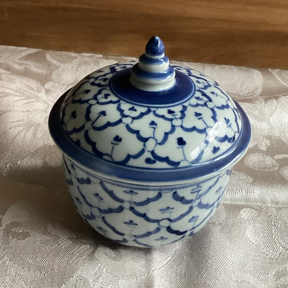 Elegant Blue and White Ceramic Jar with Lid